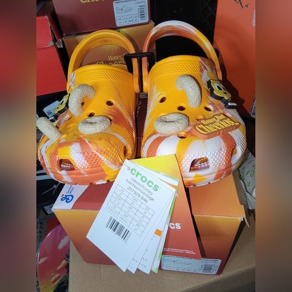 Cheerio Crocs - Picture 2 of 4